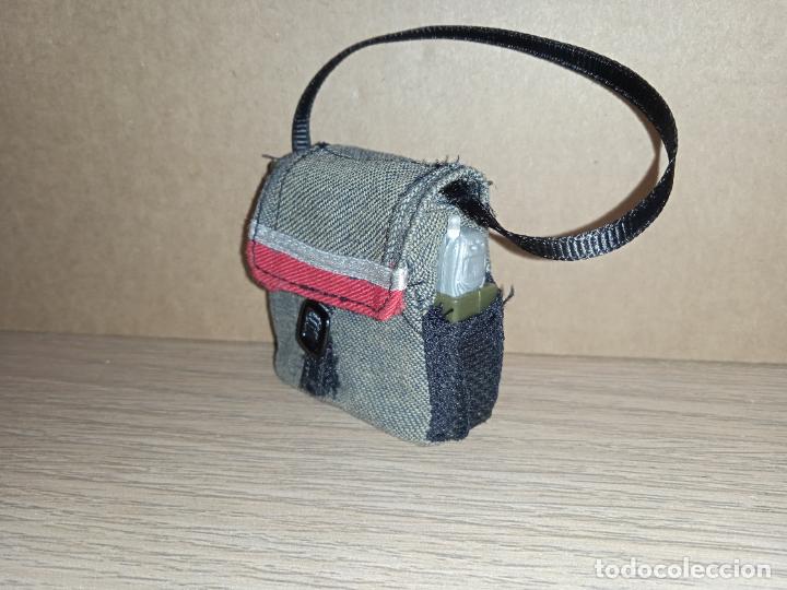 Mu&ntilde;ecas modernas: Bolso con accesorios de mu&ntilde;eca bratz - Foto 2