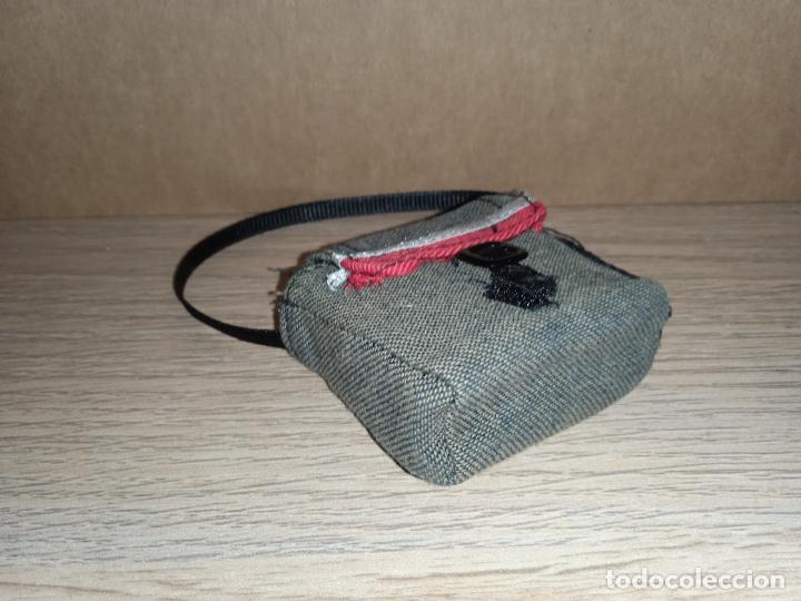 Mu&ntilde;ecas modernas: Bolso con accesorios de mu&ntilde;eca bratz - Foto 4