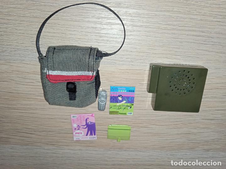 Mu&ntilde;ecas modernas: Bolso con accesorios de mu&ntilde;eca bratz - Foto 7