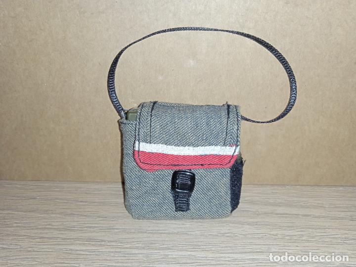Mu&ntilde;ecas modernas: Bolso con accesorios de mu&ntilde;eca bratz - Foto 1