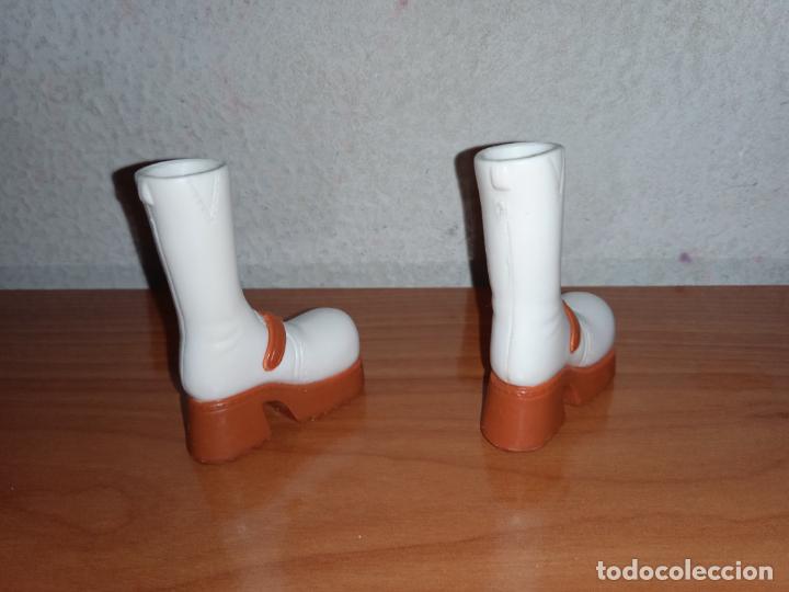 Mu&ntilde;ecas modernas: Zapatos botas de mu&ntilde;eca Bratz - Foto 2