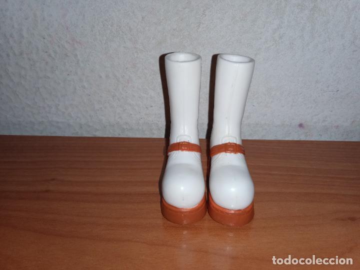 Mu&ntilde;ecas modernas: Zapatos botas de mu&ntilde;eca Bratz - Foto 3