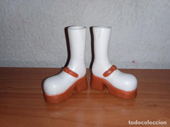 Mu&ntilde;ecas modernas: Zapatos botas de mu&ntilde;eca Bratz - Foto 1