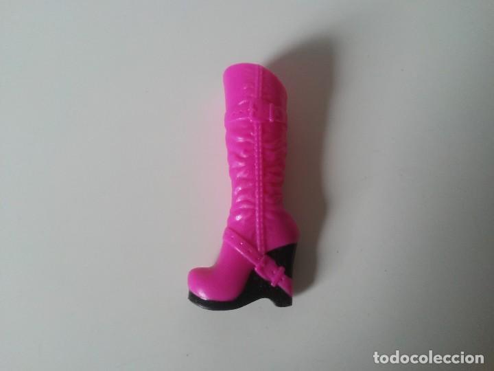 Mu&ntilde;ecas modernas: Bota rosa Mu&ntilde;eca Bratz Catz Cloe - Foto 1