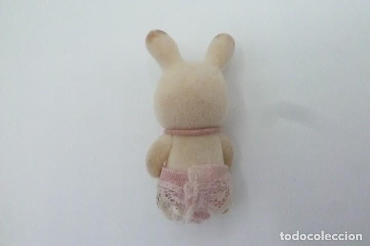 Mu&ntilde;ecas modernas: Conejo beb&eacute; Sylvanian - Foto 3