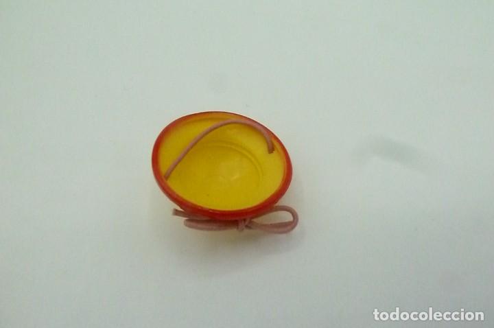 Mu&ntilde;ecas modernas: Gorrito, sombrero. Sylvanian - Foto 2