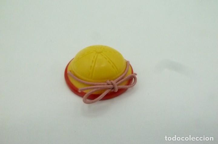Mu&ntilde;ecas modernas: Gorrito, sombrero. Sylvanian - Foto 1