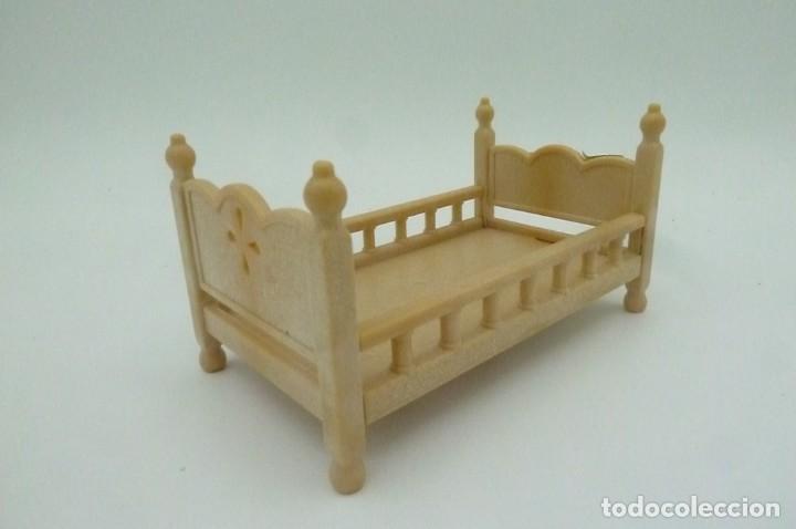Mu&ntilde;ecas modernas: Cama, muebles Sylvanian - Foto 4