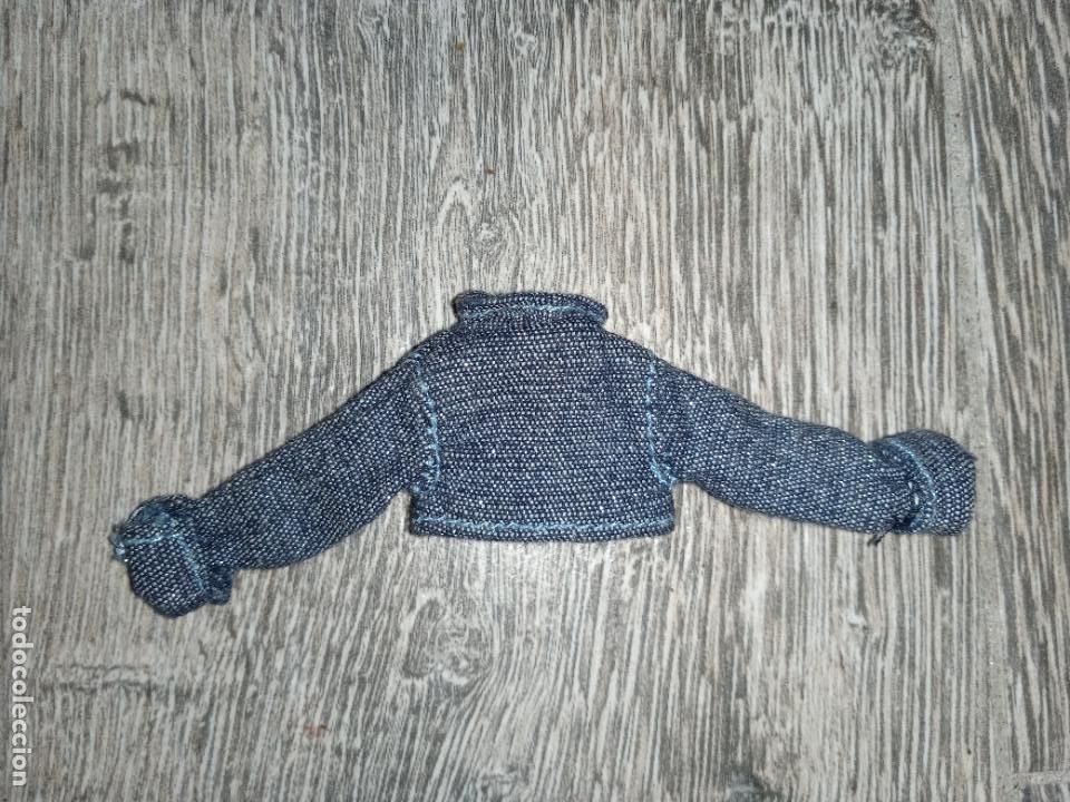 Mu&ntilde;ecas modernas: Chaqueta de mu&ntilde;eca Bratz - Foto 2