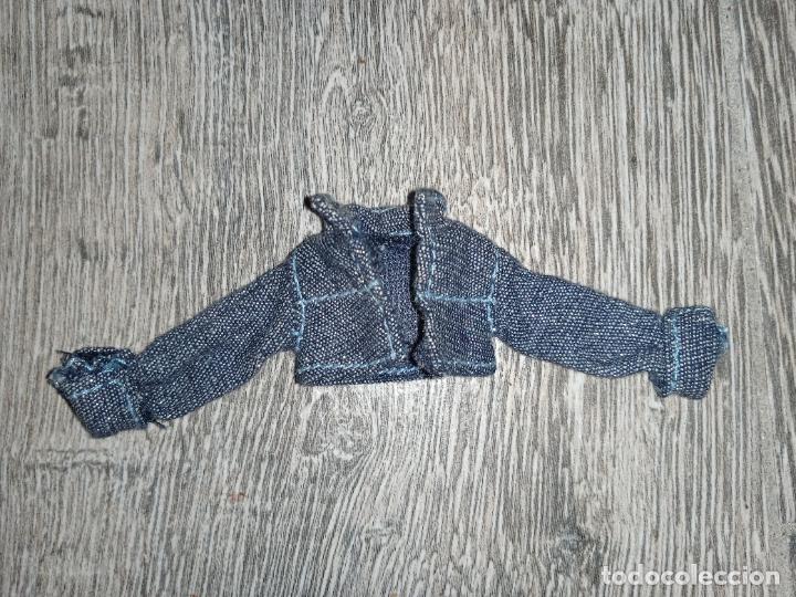 Mu&ntilde;ecas modernas: Chaqueta de mu&ntilde;eca Bratz - Foto 1