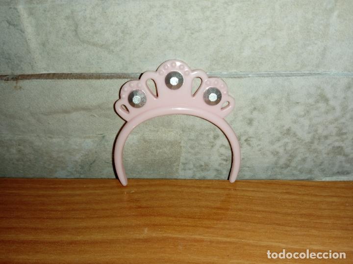 Mu&ntilde;ecas modernas: Corona accesorio de mu&ntilde;eca Bratz - Foto 1
