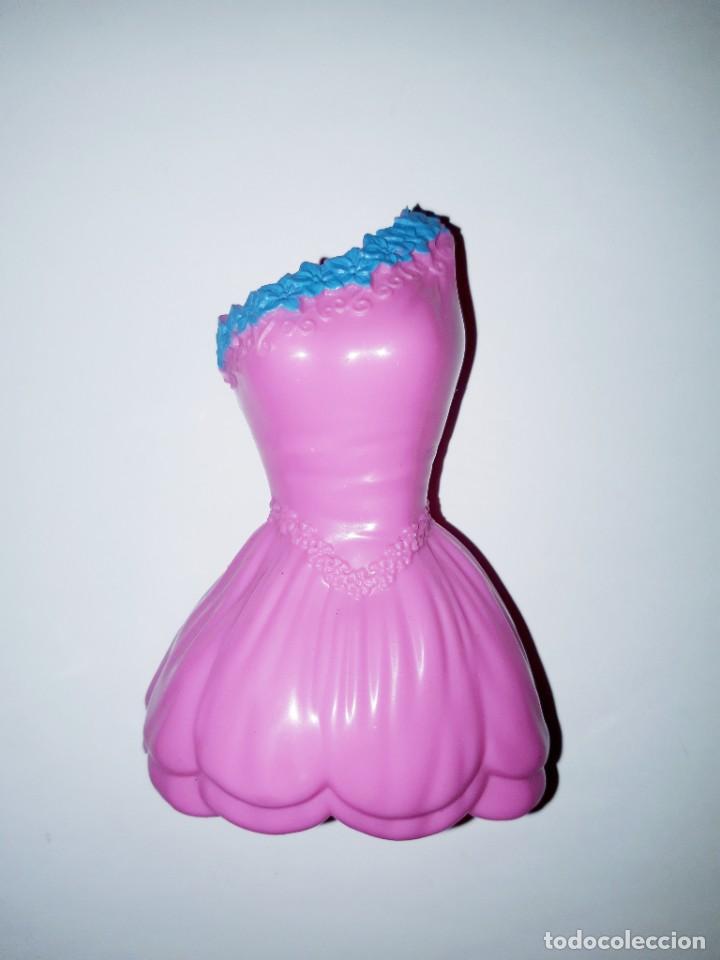 Mu&ntilde;ecas modernas: Vestido de Plastico Mu&ntilde;eca - Foto 1