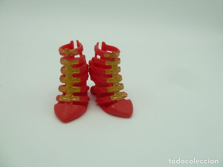 Mu&ntilde;ecas modernas: Zapatos Monster High ? - Foto 2