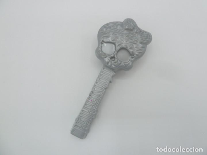Mu&ntilde;ecas modernas: Cepillo plateado Monster High - Foto 1