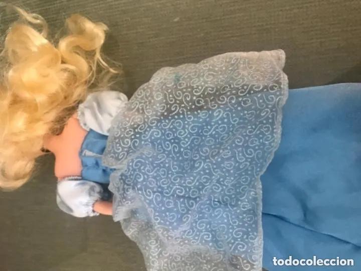 Mu&ntilde;ecas modernas: ANTIGUA MU&Ntilde;ECA CENICIENTA SIMBA DISNEY - Foto 3