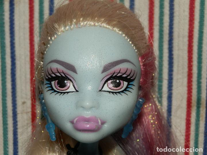 Mu&ntilde;ecas modernas: MONSTER HIGH ABBEY BOMINABLE 2010 - Foto 2