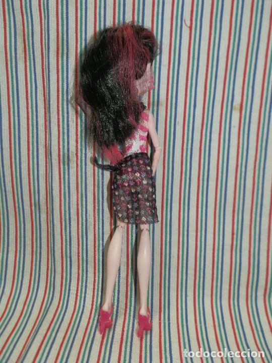 Mu&ntilde;ecas modernas: MONSTER HIGH DRACULAURA 2008 - Foto 3