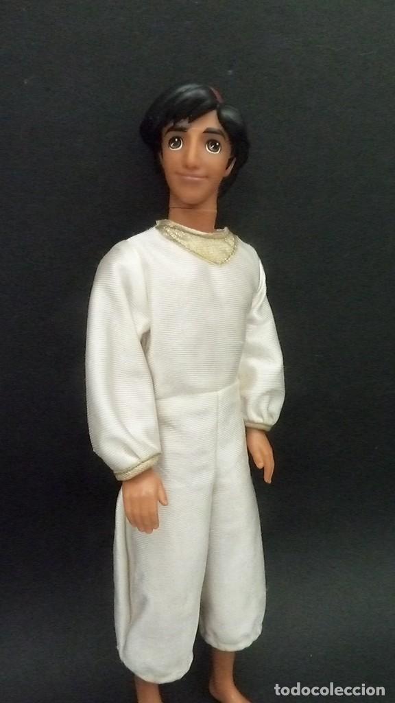 Mu&ntilde;ecas modernas: Mu&ntilde;eco Aladdin Disney. Mattel - Foto 1