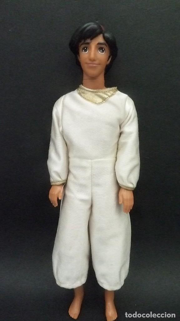 Mu&ntilde;ecas modernas: Mu&ntilde;eco Aladdin Disney. Mattel - Foto 2