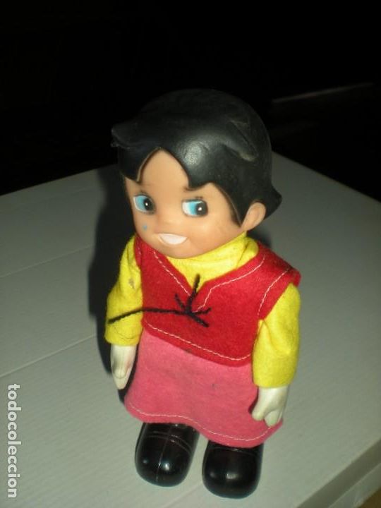 Mu&ntilde;ecas modernas: MU&Ntilde;ECA DE HEIDI, FUNCIONA A CUERDA, ANDA Y SE MUEVE H17cm - Foto 1