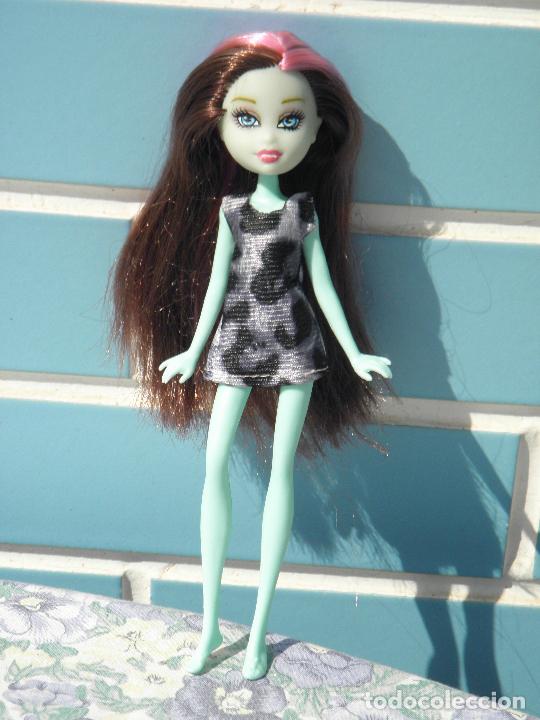 Mu&ntilde;ecas modernas: Mu&ntilde;eca vampira mini Monster - Foto 3