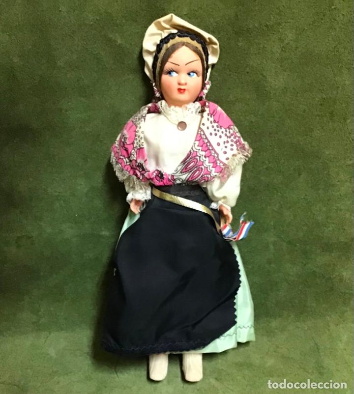 Mu&ntilde;ecas modernas: MU&Ntilde;ECA REGIONAL FRANCESA - Foto 1