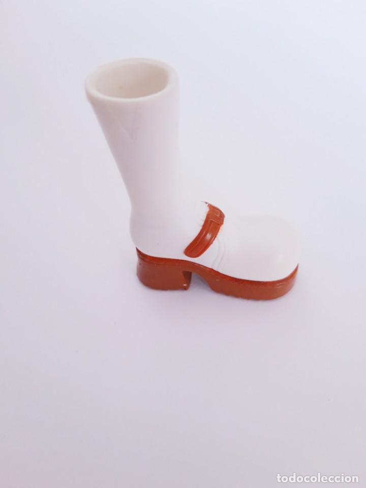 Mu&ntilde;ecas modernas: Bota Desparejado Bratz - Foto 1