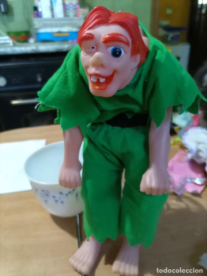 Mu&ntilde;ecas modernas: Mu&ntilde;eco tipo Barbie jorobado - Foto 1