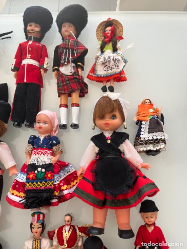 Mu&ntilde;ecas modernas: Coleccion de 16 mu&ntilde;ecas pl&aacute;stico de paises - Foto 3