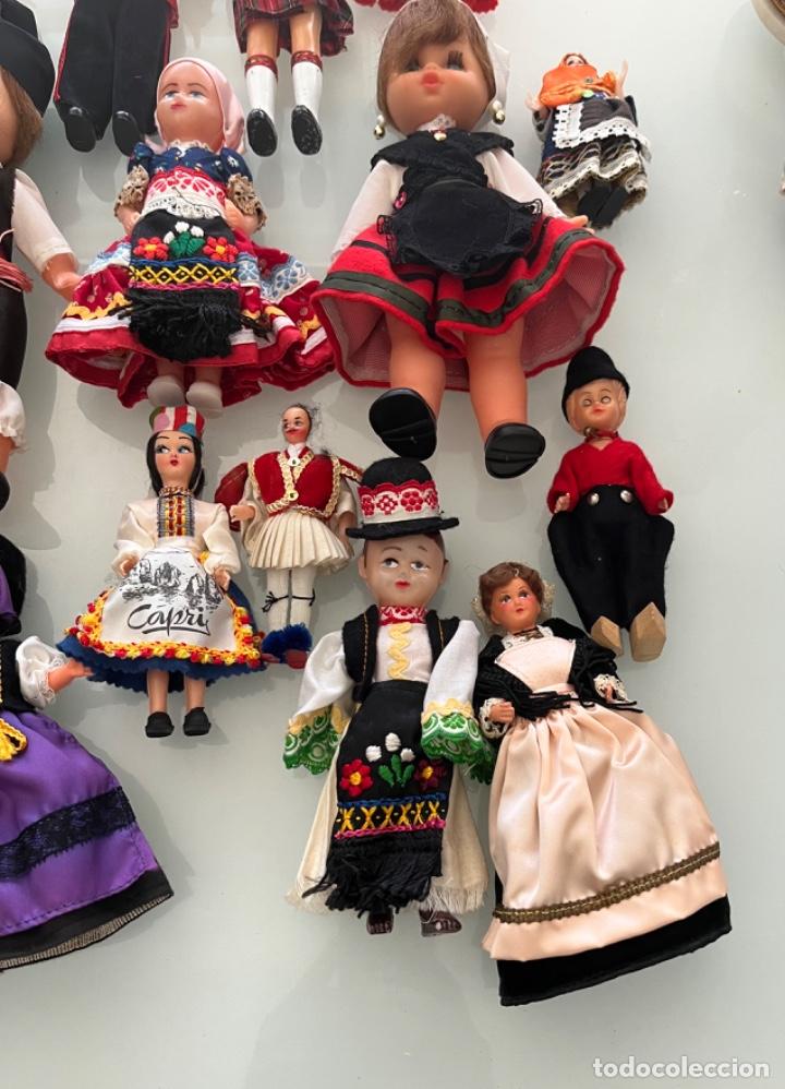 Mu&ntilde;ecas modernas: Coleccion de 16 mu&ntilde;ecas pl&aacute;stico de paises - Foto 4