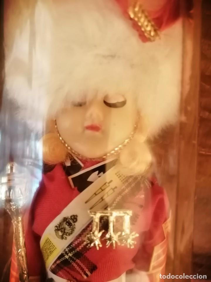 Mu&ntilde;ecas modernas: Mu&ntilde;eca de la guardia real de Escocia - Foto 3
