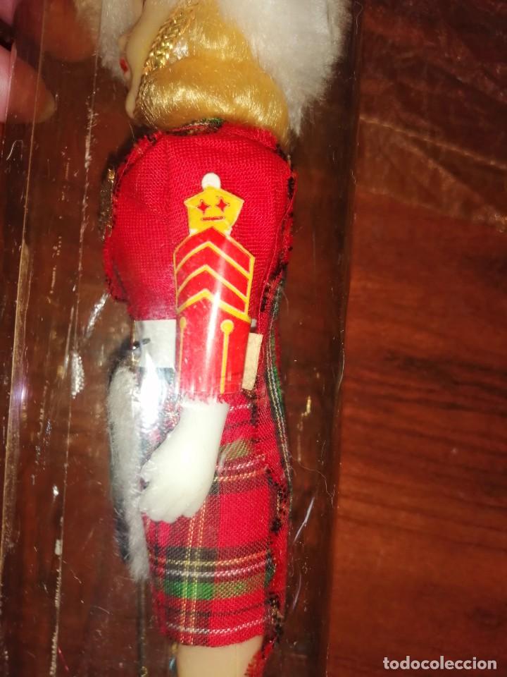 Mu&ntilde;ecas modernas: Mu&ntilde;eca de la guardia real de Escocia - Foto 6