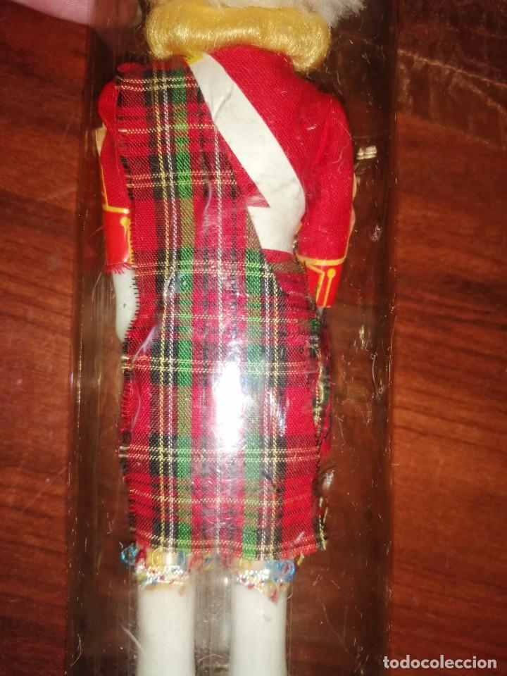 Mu&ntilde;ecas modernas: Mu&ntilde;eca de la guardia real de Escocia - Foto 7