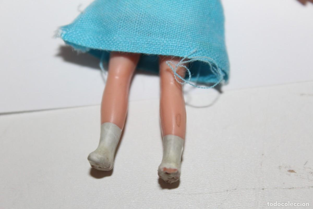 Mu&ntilde;ecas modernas: ANTIGUA MU&Ntilde;ECA PERFEKATA CON CESTITO - MIDE 9 CMS - Foto 6