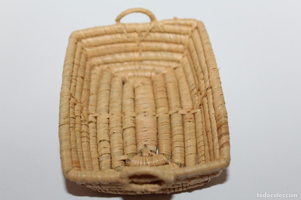 Mu&ntilde;ecas modernas: ANTIGUA MU&Ntilde;ECA PERFEKATA CON CESTITO - MIDE 9 CMS - Foto 7