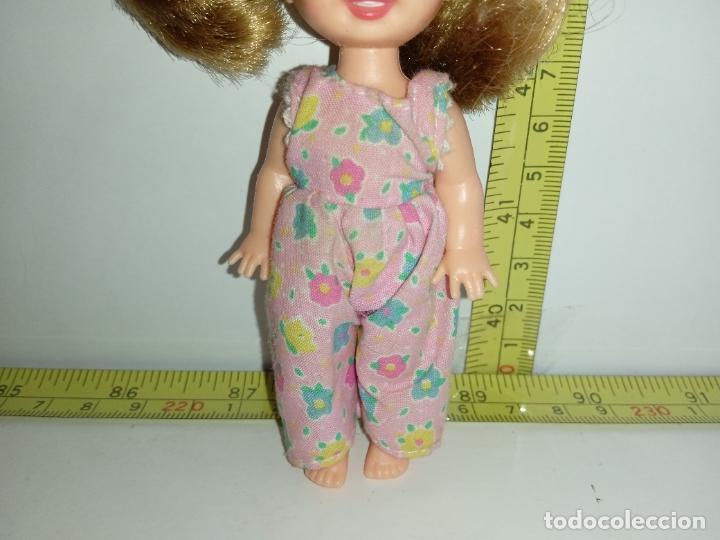 Mu&ntilde;ecas modernas: Mu&ntilde;eca shelly hermanita de Barbie - Foto 2