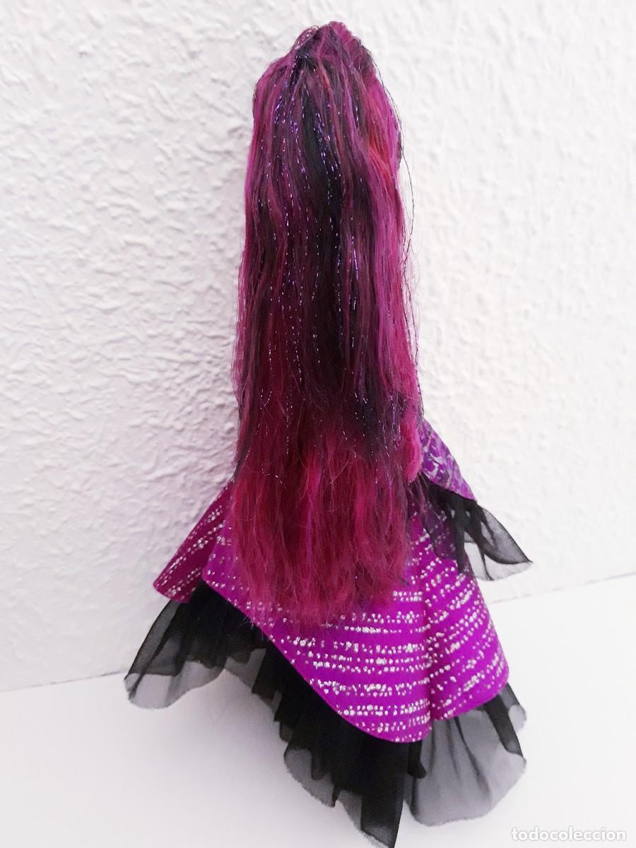 Mu&ntilde;ecas modernas: Ever After High Raven Thronecoming - Foto 3