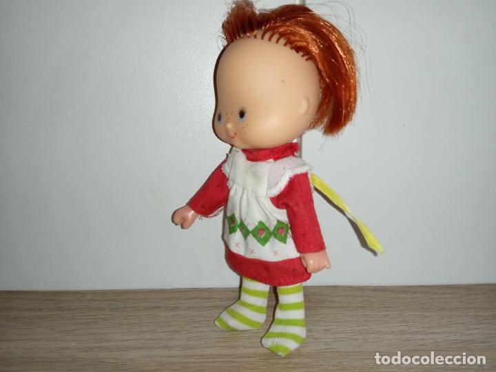 Mu&ntilde;ecas modernas: Mu&ntilde;eca tarta de fresa de los 80 - Foto 2