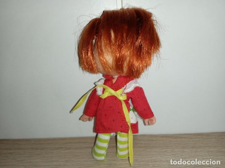 Mu&ntilde;ecas modernas: Mu&ntilde;eca tarta de fresa de los 80 - Foto 5