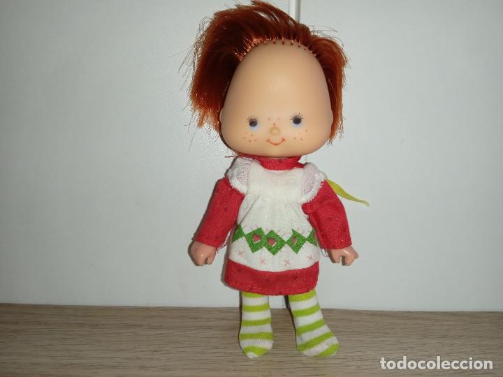 Mu&ntilde;ecas modernas: Mu&ntilde;eca tarta de fresa de los 80 - Foto 1