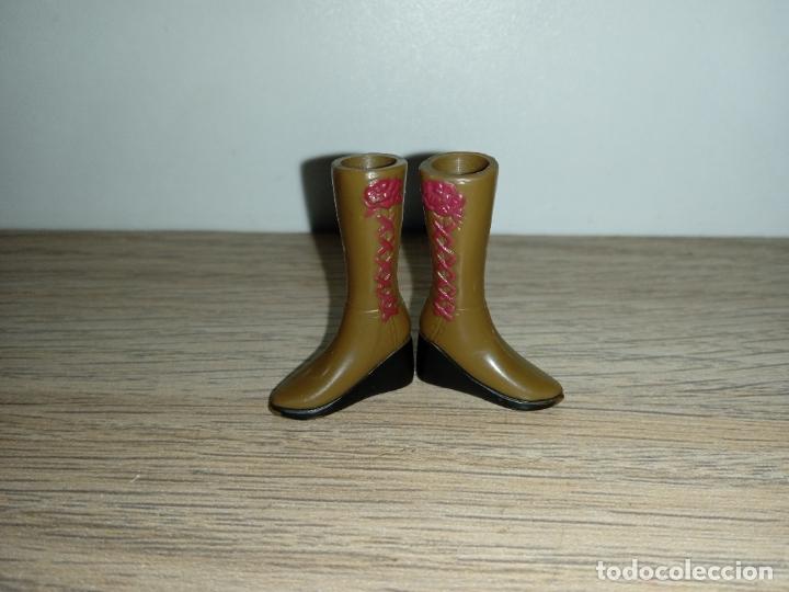 Mu&ntilde;ecas modernas: Botas de mu&ntilde;eca minibratz - Foto 1