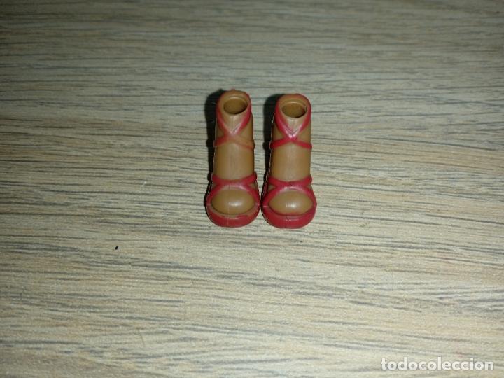 Mu&ntilde;ecas modernas: Zapatos de mu&ntilde;eca minibratz - Foto 2
