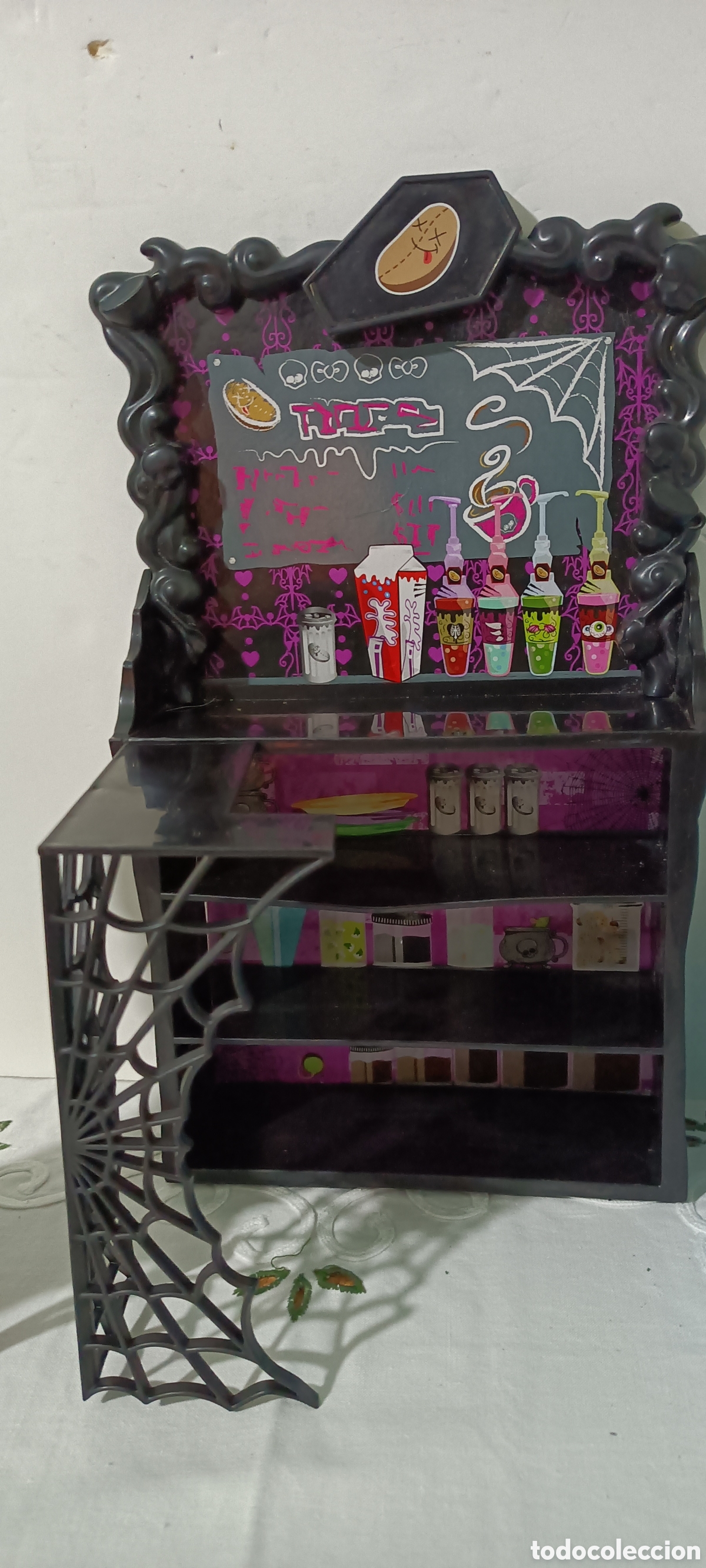 Mu&ntilde;ecas modernas: Muebles cafeter&iacute;a Monster - Foto 3