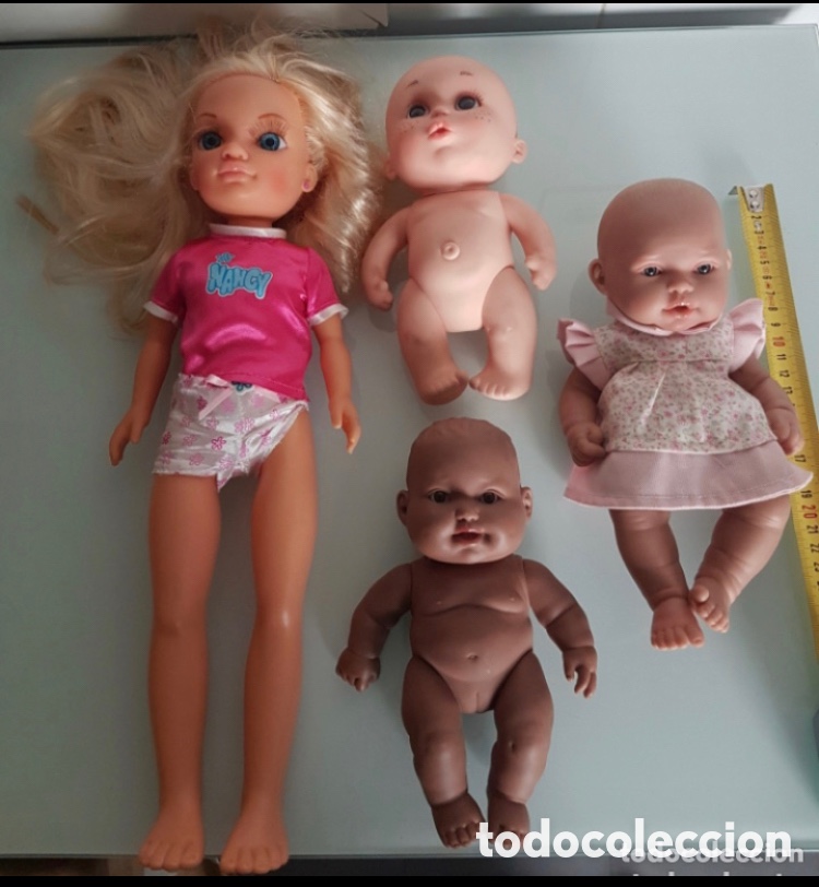 Mu&ntilde;ecas modernas: Lote mu&ntilde;ecas y complementos cuna y sillas - Foto 1