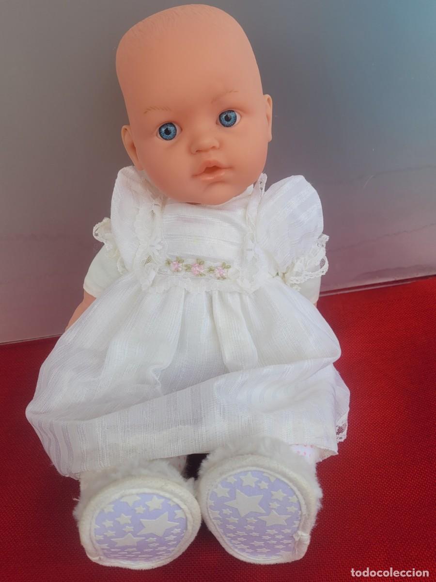 Mu&ntilde;ecas modernas: La mu&ntilde;eca de 40cm, la ropa no es original. - Foto 1