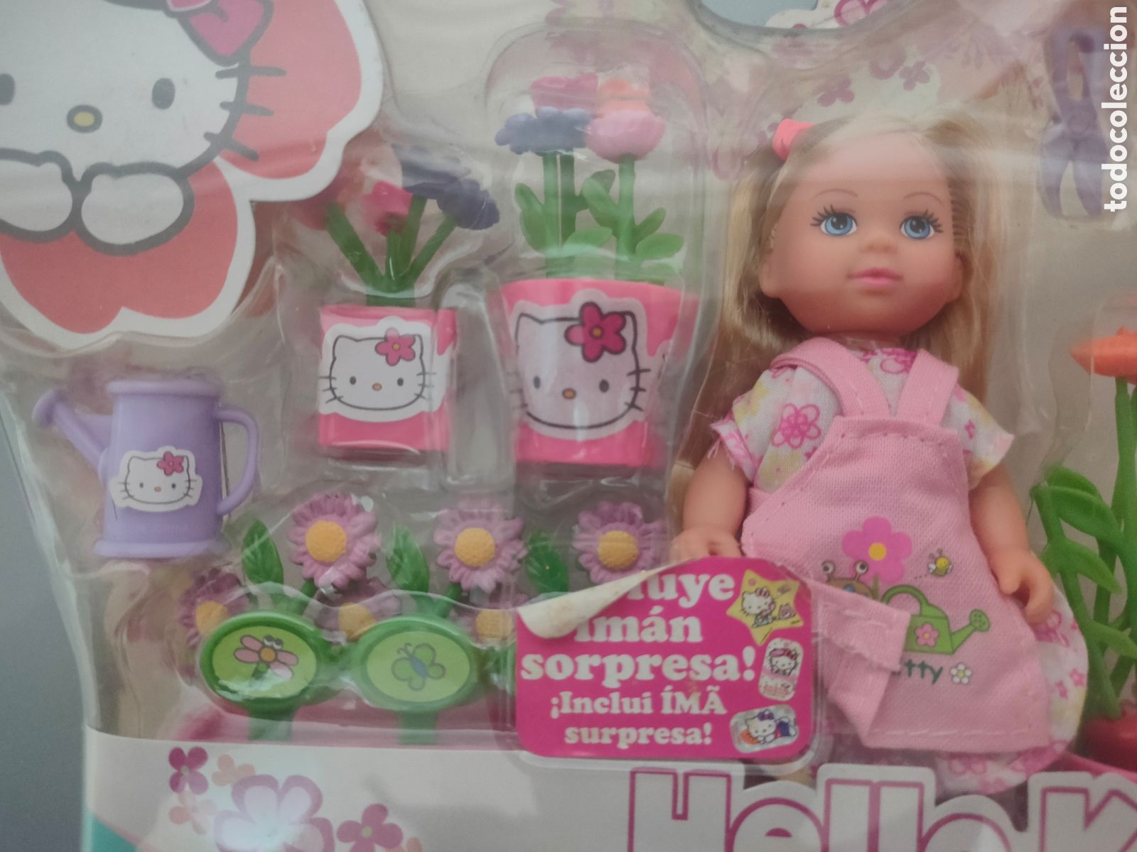 Mu&ntilde;ecas modernas: MU&Ntilde;ECA HELLO KITTY JARDINER&Iacute;A PRECINTADA SIMBA IMAN - Foto 2