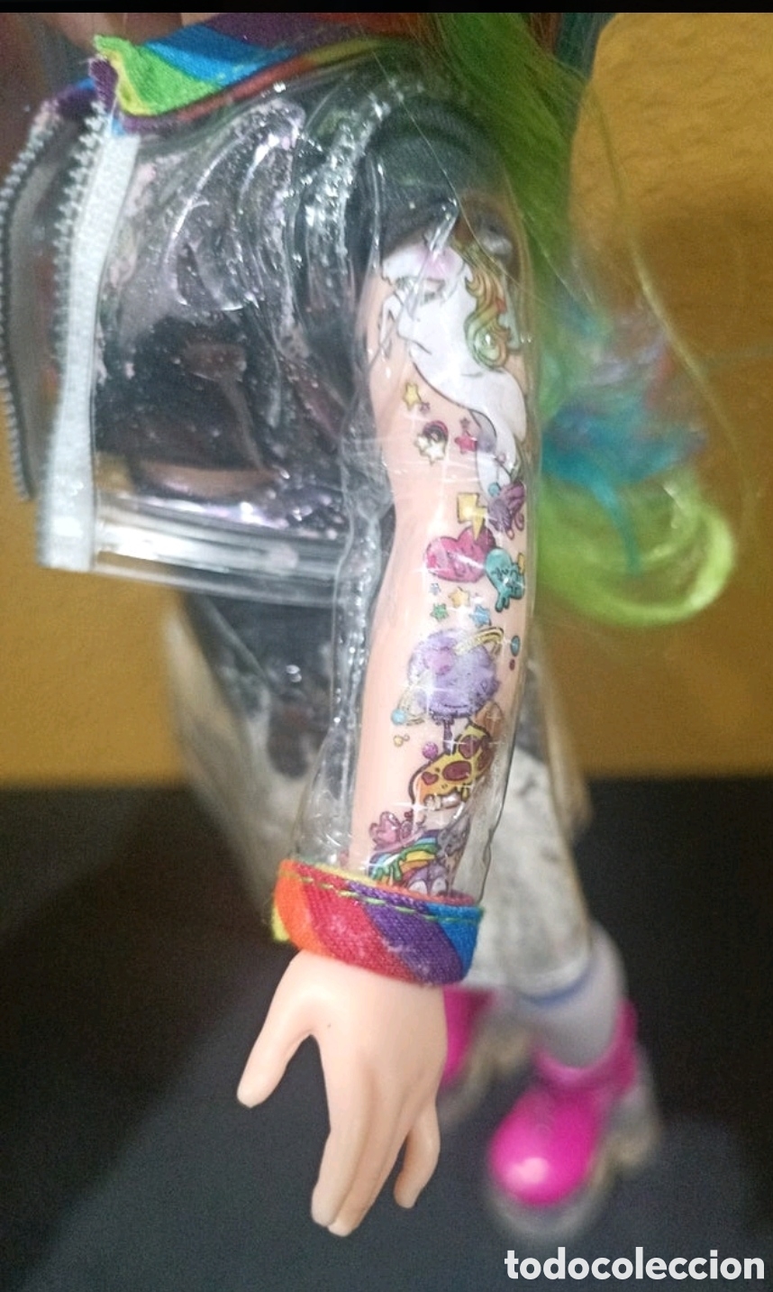 Mu&ntilde;ecas modernas: Rainbow high surprise - Foto 9