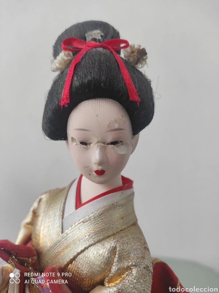 Mu&ntilde;ecas modernas: Mu&ntilde;eca figura china en peana - Foto 2