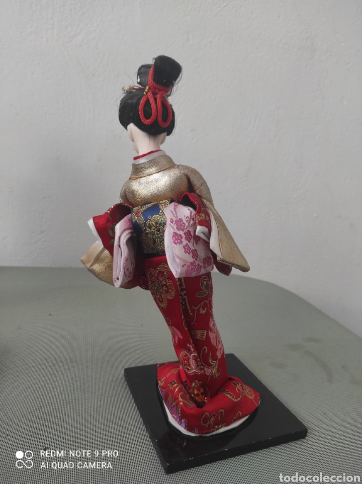 Mu&ntilde;ecas modernas: Mu&ntilde;eca figura china en peana - Foto 3