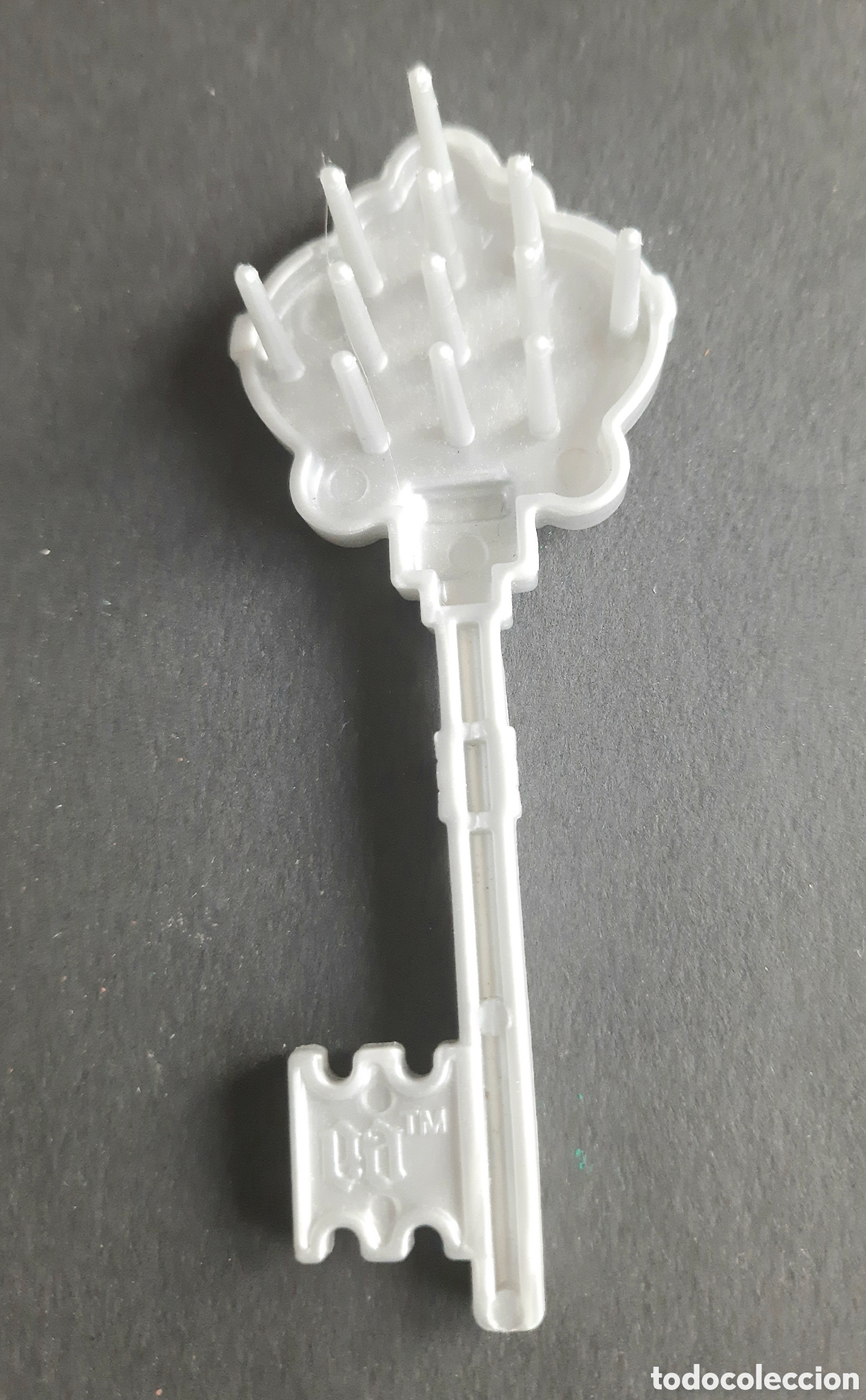 Mu&ntilde;ecas modernas: PEINE MU&Ntilde;ECA EVER AFTER HIGH. GRIS PLATA - Foto 2